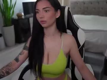 Discover our girls online shows and discover the company of countless livestreamers, with stunning shapes, sex toys and more.