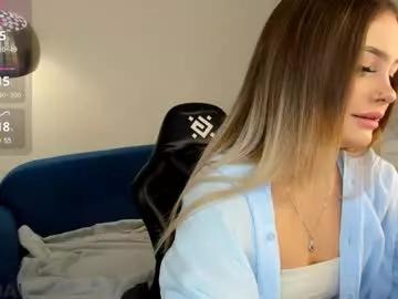 Discover our girls online shows and discover the company of countless livestreamers, with stunning shapes, sex toys and more.