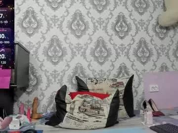 Discover our girls online shows and discover the company of countless livestreamers, with stunning shapes, sex toys and more.