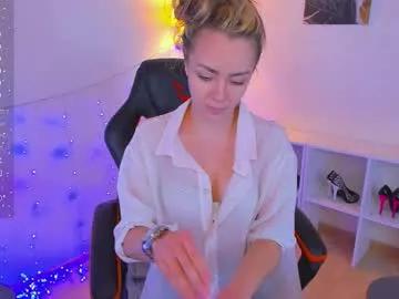 Discover our girls online shows and discover the company of countless livestreamers, with stunning shapes, sex toys and more.