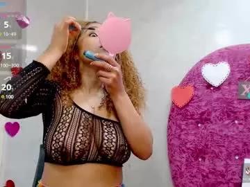 Discover our girls online shows and discover the company of countless livestreamers, with stunning shapes, sex toys and more.