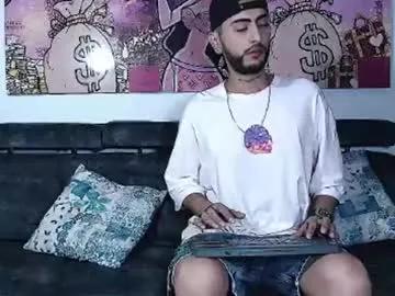 lobocruzhair1 from Chaturbate