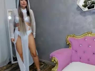 Discover our girls online shows and discover the company of countless livestreamers, with stunning shapes, sex toys and more.