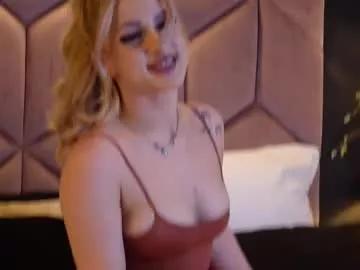 Discover our girls online shows and discover the company of countless livestreamers, with stunning shapes, sex toys and more.