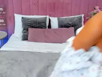 lullyfox from Chaturbate