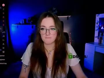 Discover our girls online shows and discover the company of countless livestreamers, with stunning shapes, sex toys and more.