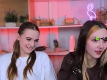Discover our girls online shows and discover the company of countless livestreamers, with stunning shapes, sex toys and more.