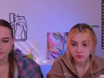 Discover our girls online shows and discover the company of countless livestreamers, with stunning shapes, sex toys and more.