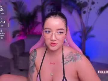 Discover our girls online shows and discover the company of countless livestreamers, with stunning shapes, sex toys and more.