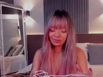 Discover our girls online shows and discover the company of countless livestreamers, with stunning shapes, sex toys and more.
