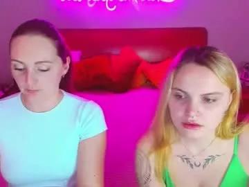 Discover our girls online shows and discover the company of countless livestreamers, with stunning shapes, sex toys and more.