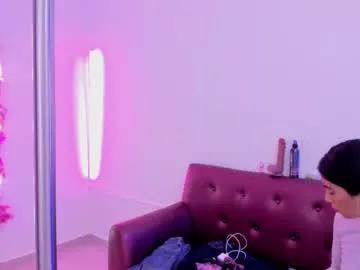 Discover our girls online shows and discover the company of countless livestreamers, with stunning shapes, sex toys and more.