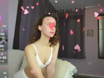 Discover our girls online shows and discover the company of countless livestreamers, with stunning shapes, sex toys and more.