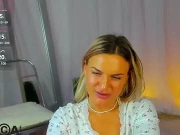 Discover our girls online shows and discover the company of countless livestreamers, with stunning shapes, sex toys and more.