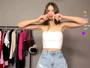 Discover our girls online shows and discover the company of countless livestreamers, with stunning shapes, sex toys and more.