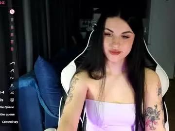 Discover our girls online shows and discover the company of countless livestreamers, with stunning shapes, sex toys and more.