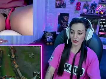 Discover our girls online shows and discover the company of countless livestreamers, with stunning shapes, sex toys and more.