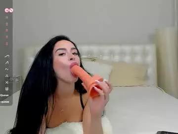 Discover our girls online shows and discover the company of countless livestreamers, with stunning shapes, sex toys and more.