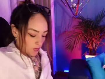 Discover our girls online shows and discover the company of countless livestreamers, with stunning shapes, sex toys and more.