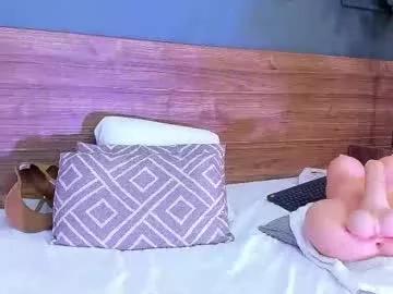 Discover our girls online shows and discover the company of countless livestreamers, with stunning shapes, sex toys and more.