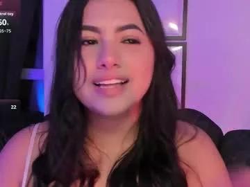 Discover our girls online shows and discover the company of countless livestreamers, with stunning shapes, sex toys and more.