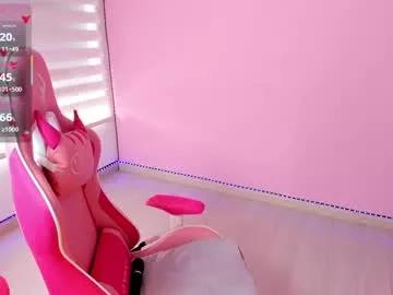 Discover our girls online shows and discover the company of countless livestreamers, with stunning shapes, sex toys and more.