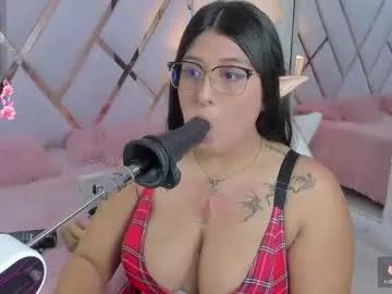 Discover our girls online shows and discover the company of countless livestreamers, with stunning shapes, sex toys and more.