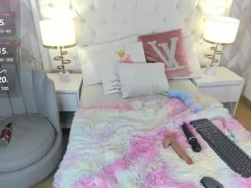 Discover our girls online shows and discover the company of countless livestreamers, with stunning shapes, sex toys and more.