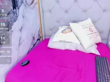 Discover our girls online shows and discover the company of countless livestreamers, with stunning shapes, sex toys and more.