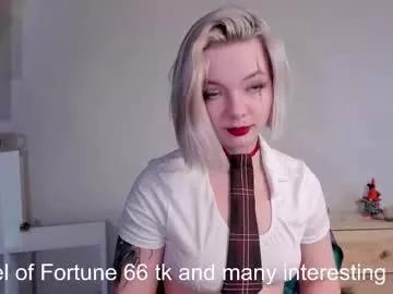 Discover our girls online shows and discover the company of countless livestreamers, with stunning shapes, sex toys and more.