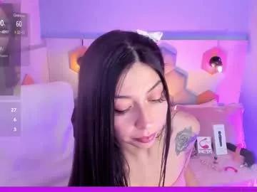 Discover our girls online shows and discover the company of countless livestreamers, with stunning shapes, sex toys and more.