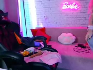Discover our girls online shows and discover the company of countless livestreamers, with stunning shapes, sex toys and more.