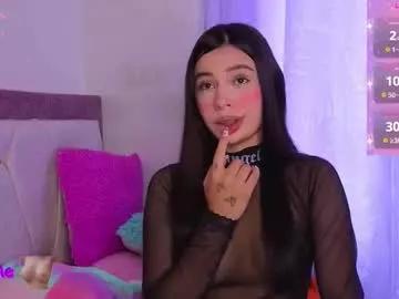 Discover our girls online shows and discover the company of countless livestreamers, with stunning shapes, sex toys and more.