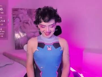 Discover our girls online shows and discover the company of countless livestreamers, with stunning shapes, sex toys and more.