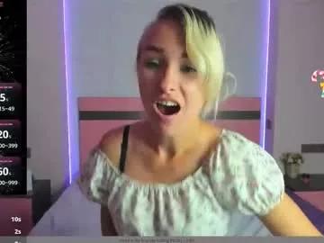Discover our girls online shows and discover the company of countless livestreamers, with stunning shapes, sex toys and more.