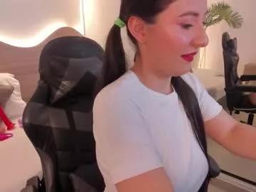 Discover our girls online shows and discover the company of countless livestreamers, with stunning shapes, sex toys and more.