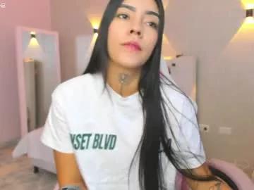 Discover our girls online shows and discover the company of countless livestreamers, with stunning shapes, sex toys and more.
