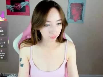Discover our girls online shows and discover the company of countless livestreamers, with stunning shapes, sex toys and more.