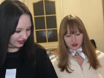 Discover our girls online shows and discover the company of countless livestreamers, with stunning shapes, sex toys and more.