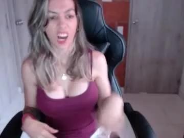 Discover our girls online shows and discover the company of countless livestreamers, with stunning shapes, sex toys and more.