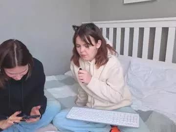 Discover our girls online shows and discover the company of countless livestreamers, with stunning shapes, sex toys and more.