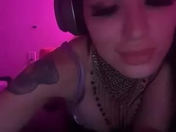 Discover our girls online shows and discover the company of countless livestreamers, with stunning shapes, sex toys and more.