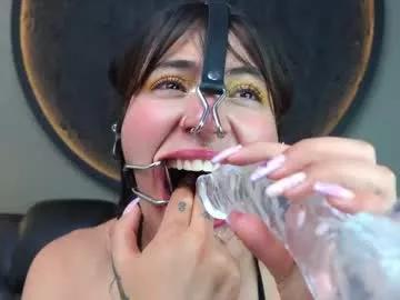 Discover our girls online shows and discover the company of countless livestreamers, with stunning shapes, sex toys and more.