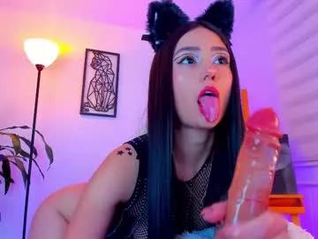 Discover our girls online shows and discover the company of countless livestreamers, with stunning shapes, sex toys and more.