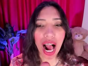 Discover our girls online shows and discover the company of countless livestreamers, with stunning shapes, sex toys and more.