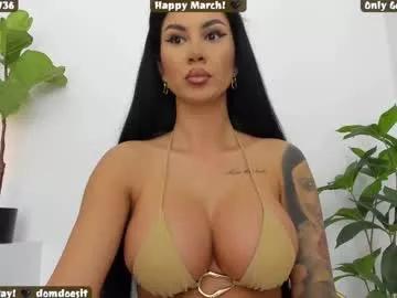 Discover our girls online shows and discover the company of countless livestreamers, with stunning shapes, sex toys and more.