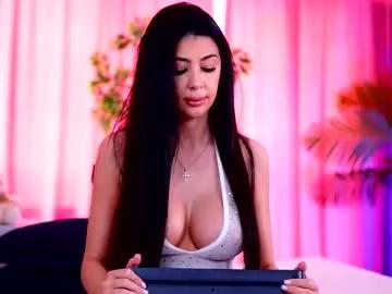 Discover our girls online shows and discover the company of countless livestreamers, with stunning shapes, sex toys and more.