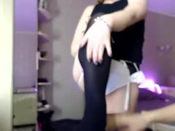 Check out our lesbian live performances and explore the company of multiple streamers, with hot bodies, dildos and more.