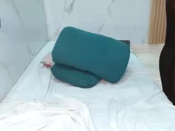 mollyguns from Chaturbate