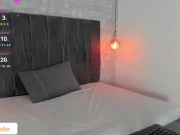 Discover our girls online shows and discover the company of countless livestreamers, with stunning shapes, sex toys and more.